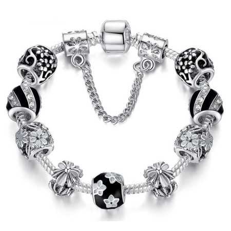 Divatos női karkötő, csúszó medálokkal. 00064ec