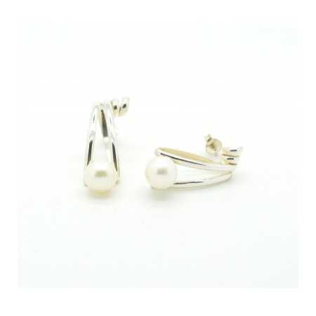 Fülbevaló gyönggyel