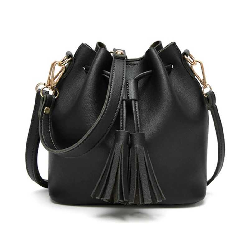 Fekete, kézi vagy vállra akasztható női táska. 5032oc