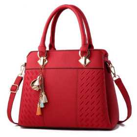 Három rekeszes, zsebes, cipzáros, piros divatos női táska.