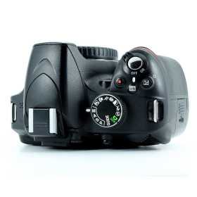 Nikon D3200 D-SLR fényképezőgép, kevés expóval, tökéletes állapotban.